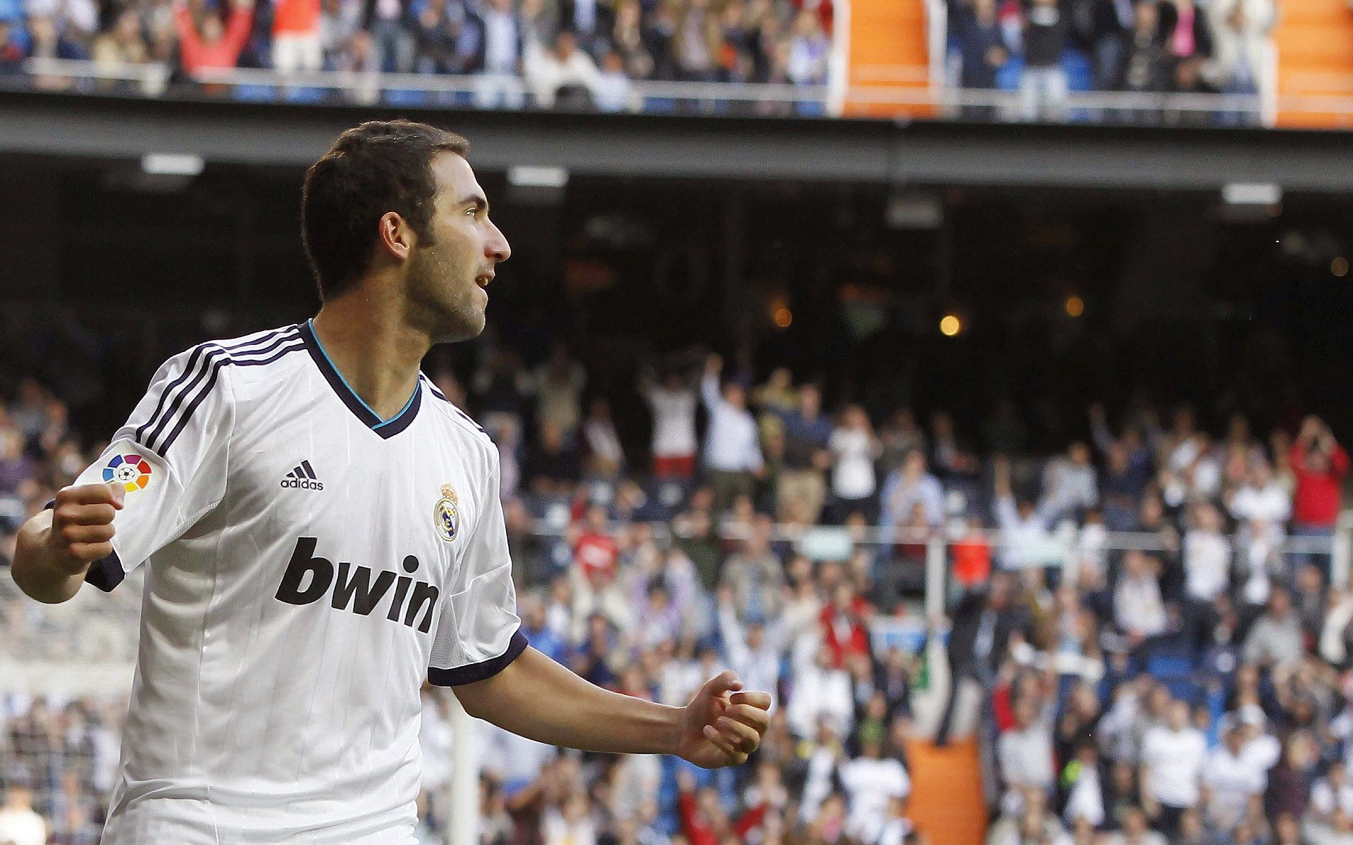 莱比锡红牛横扫波兰,格鲁吉亚克瓦拉多纳照亮欧洲杯