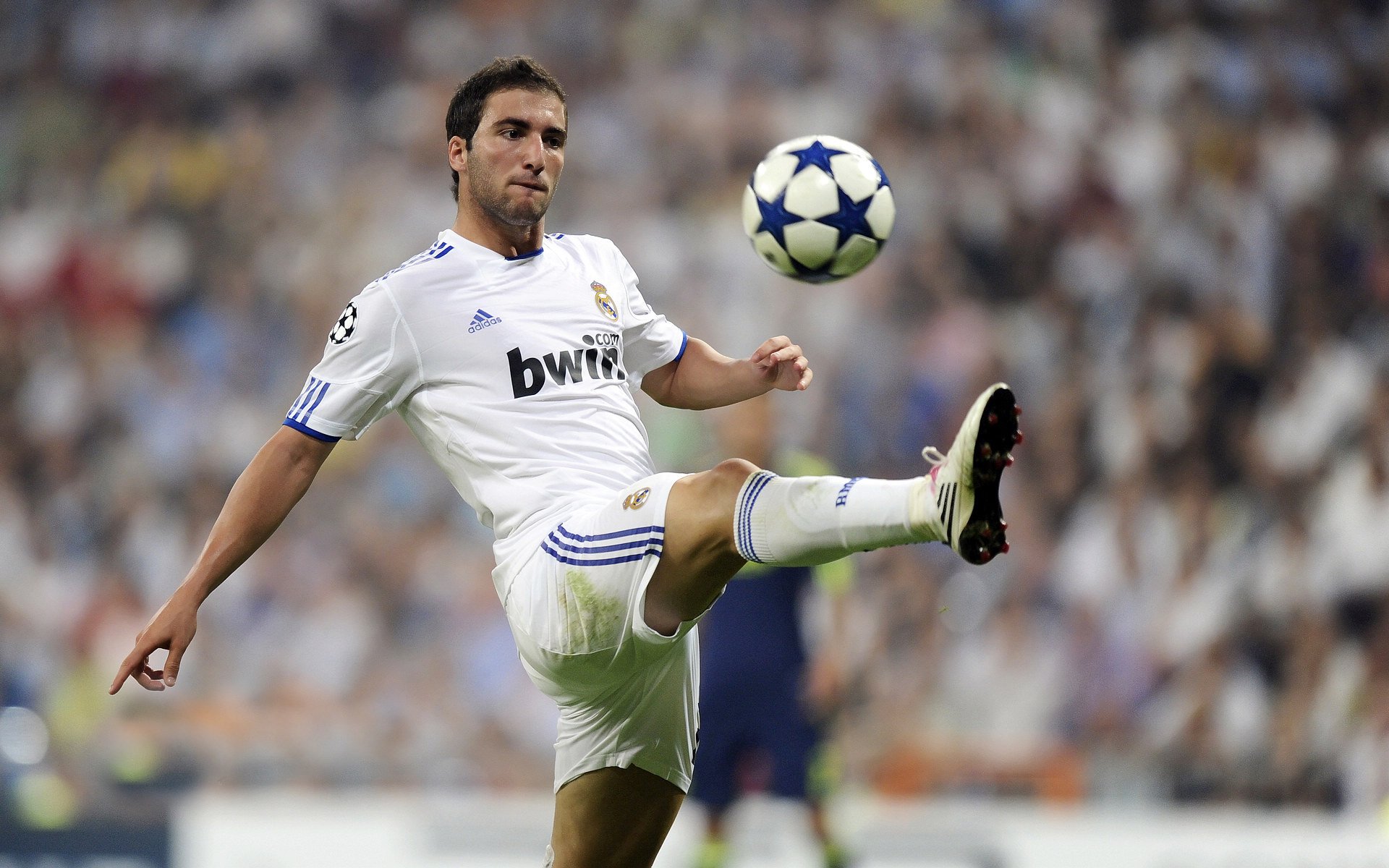 西甲国家德比之夜，字母哥对手完全无解，当跨界隐喻照见体育本质